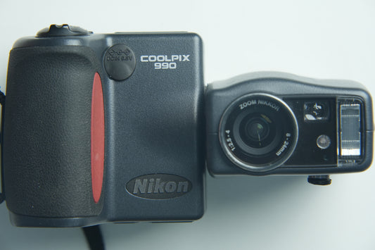 Nikon Coolpix 990 Digital Camera - Solid Grey