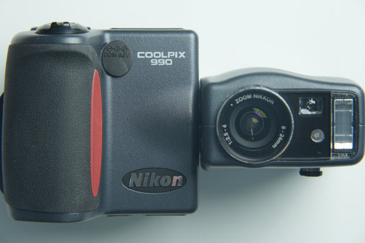 Nikon Coolpix 990 Digital Camera - Solid Grey