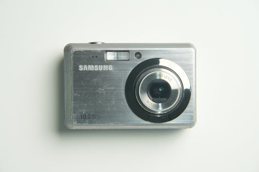 Samsung ES57 Digital Camera - Silver