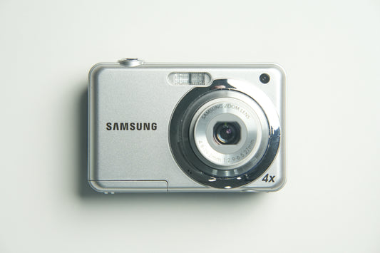 Samsung ES9 Digital Camera - Silver